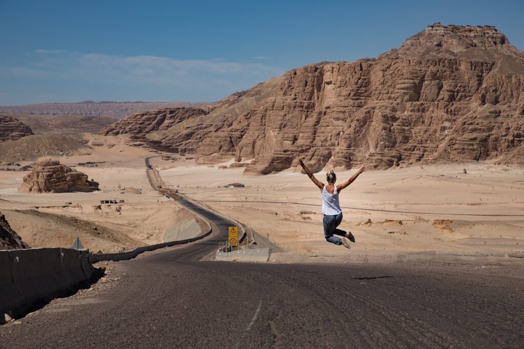 Frau Sprung glücklich Reise nach Ägypten Die besten Orte und Sehenswürdigkeiten