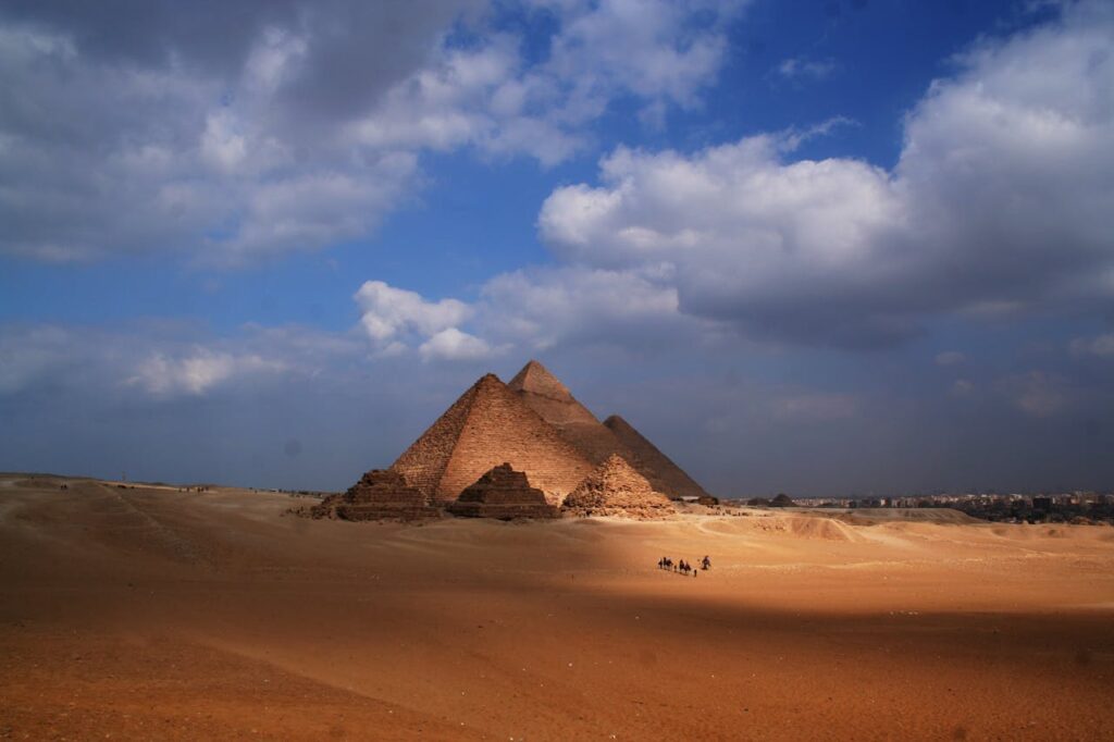 Pyramide bewölkter Himmel Wüste Die besten Filme über Ägypten und Pyramiden